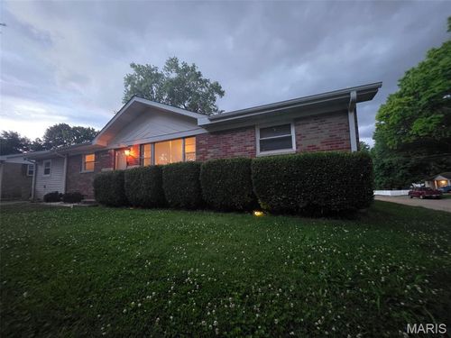 41 Crossroad Dr, Fairview Heights, IL, 62208-2202 | Card Image
