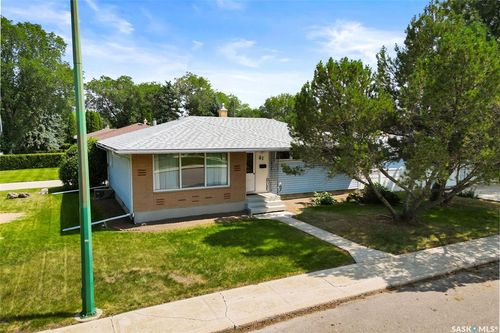 61 Lorimer Cres, Regina, SK, S4R3Y3 | Card Image