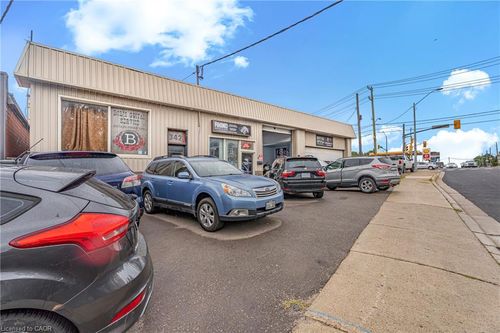 342 Victoria St N, Kitchener, ON, N2H5E2 | Card Image