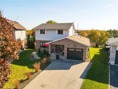 39 Windermere Crt, House other with 4 bedrooms, 2 bathrooms and 5 parking in Kitchener ON | Image 3