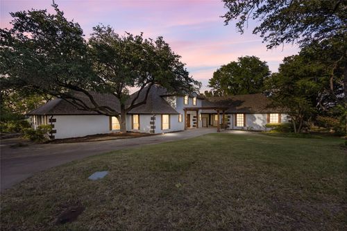 200 Green River Trl, Fort Worth, TX, 76103-1038 | Card Image