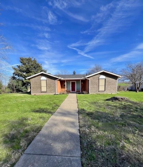201 Lester St, Burleson, TX, 76028-5807 | Card Image