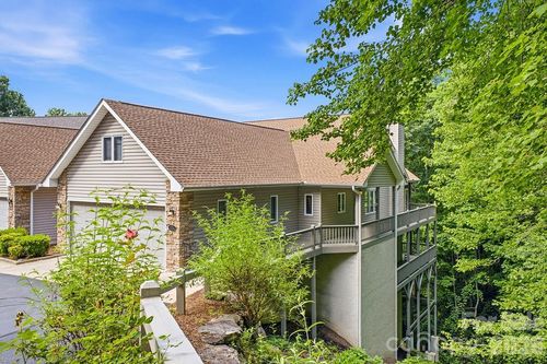 2204 E Cumming Woods Ln, Hendersonville, NC, 28739-8829 | Card Image