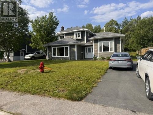 11 Towers Ave, House with 4 bedrooms, 3 bathrooms and null parking in Gander NL | Card Image