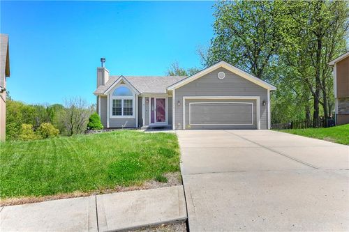 11915 N Holmes Ct, Kansas City, MO, 64155-2958 | Card Image