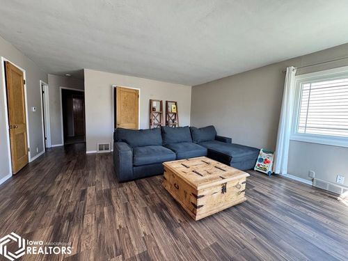 1605 Sparboe Ct, Webster City, IA, 50595-2735 | Card Image