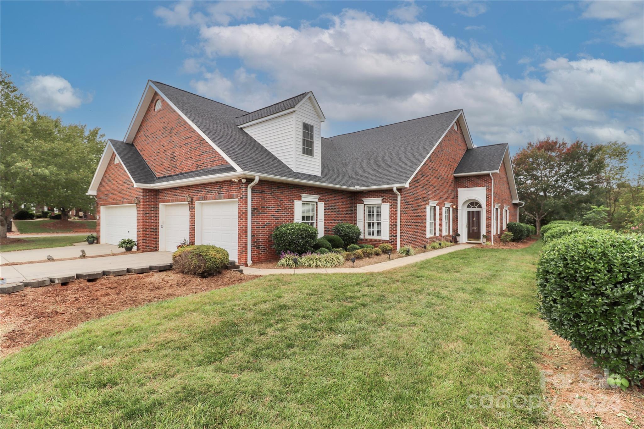 Royalty Cir, Statesville, NC 28625