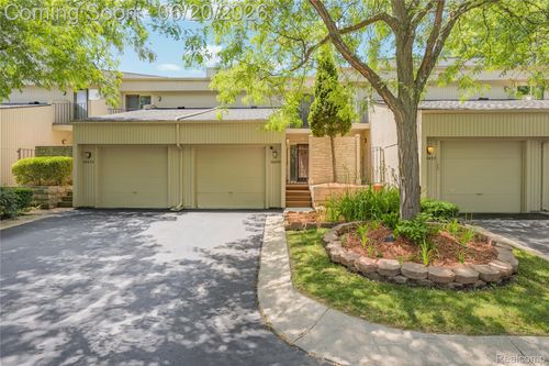 39455 Country Ln, Novi, MI, 48375-4593 | Card Image