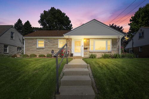 4310 W Anthony Drive, Greenfield, WI, 53219 | Card Image