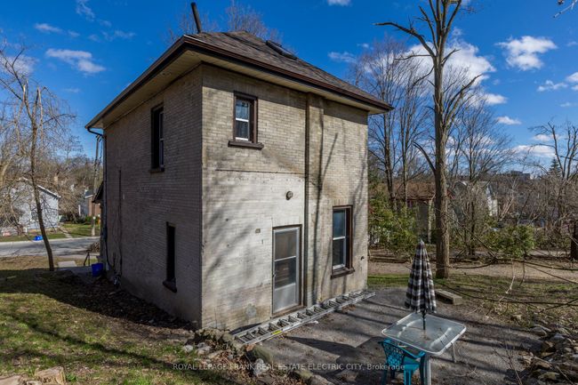 617 Aylmer St N, House other with 3 bedrooms, 2 bathrooms and 2 parking in Peterborough ON | Image 41