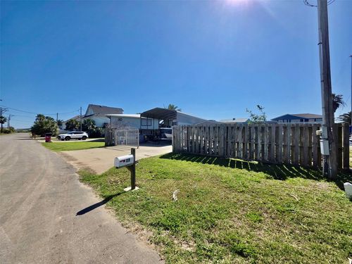 17 King Fish Ln, Freeport, TX, 77541-9610 | Card Image