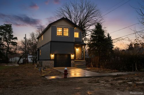 8475 Stout Ave, Warren, MI, 48093-4469 | Card Image