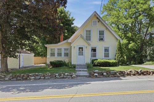 15 S Main St, Newton, NH, 03858-3312 | Card Image