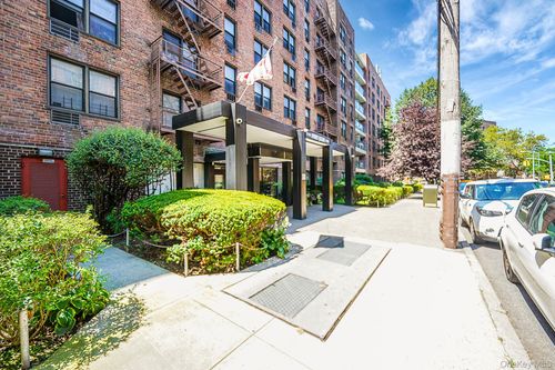 apt-212-3520 Leverich St, Jackson Heights, NY, 11372-3927 | Card Image