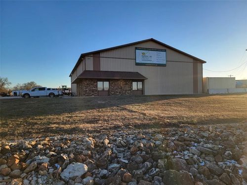 3221 E Mill Rd, Altamont, IL, 62411-3533 | Card Image