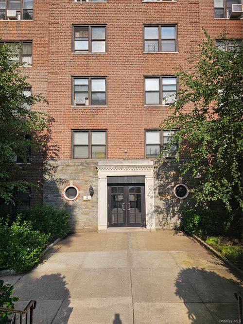 618-2 Fisher Dr, Mount Vernon, NY, 10552-3657 | Card Image