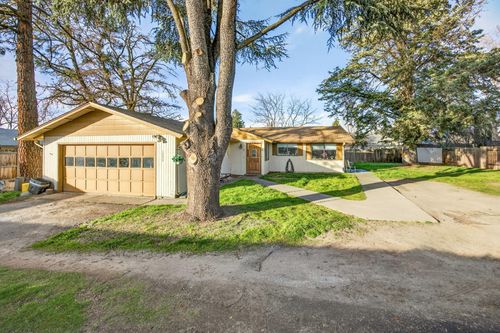 1553 Crater Lake Ave, Medford, OR, 97504-5412 | Card Image