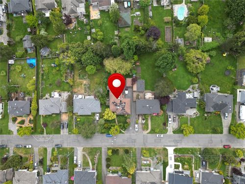 1637 Warren Gdns, Victoria, BC, V8S1S9 | Card Image