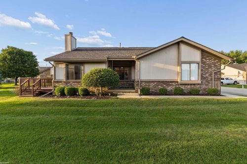 38869 E Windmill Pointe Drive, Clinton Charter Township, MI, 48038 | Card Image