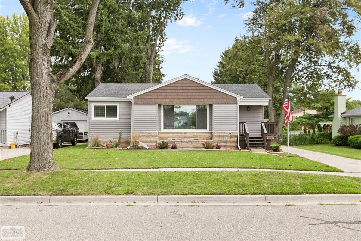 Mary St, Richmond, MI 48062