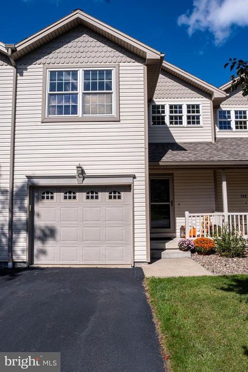 107 Augusta Dr, Hollidaysburg, PA, 16648-9304 | Card Image