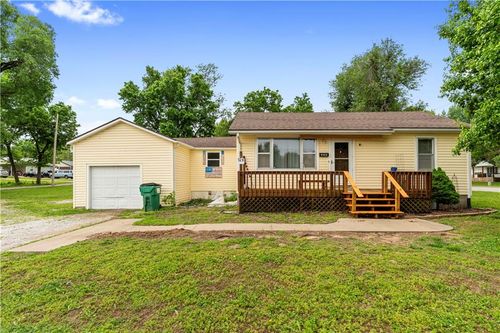 329 W Atlantic St, Nevada, MO, 64772-1313 | Card Image