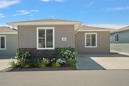 32-7650 Qwuc Chus Lane, Central Saanich, BC, V8M0B4 | Card Image