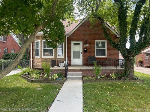22406 Colony St, Saint Clair Shores, MI, 48080-2177 | Card Image