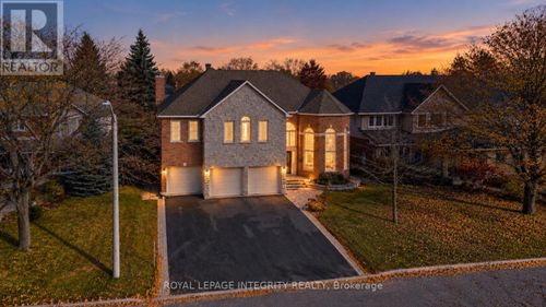 7 Reubens Court, Ottawa, ON, K1G5K5 | Card Image