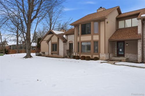 54-20435 Villa Grande Cir, Clinton Township, MI, 48038 | Card Image