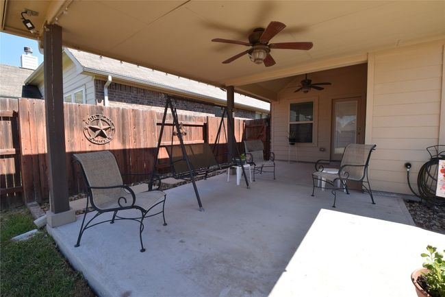 10 X 22 back patio has 2 fan/lights sets! | Image 30
