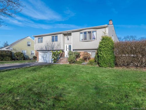 2 Terry Ct, Glen Head, NY, 11545-1140 | Card Image