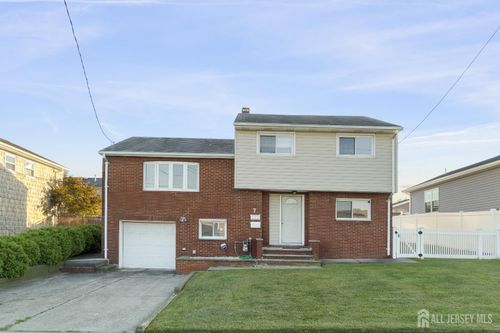 7 Sunnyside Dr, Carteret, NJ, 07008-1810 | Card Image