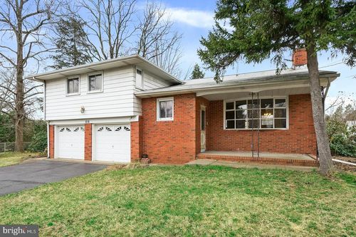 816 East Dr, BORDENTOWN, NJ, 08505-1906 | Card Image