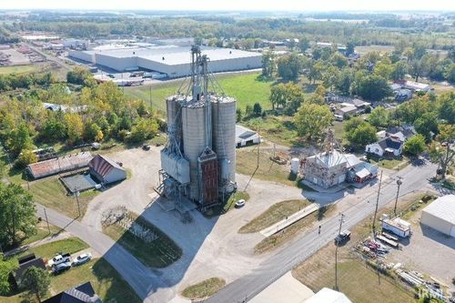 500 E Shackley St, Geneva, IN, 46740-1051 | Card Image