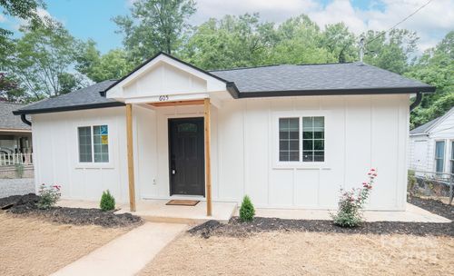 605 Vance St Nw, Lenoir, NC, 28645-4110 | Card Image