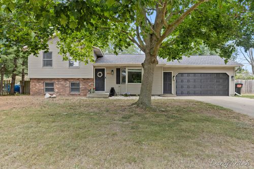 4143 Dennis Ct, Hudsonville, MI, 49426-9301 | Card Image