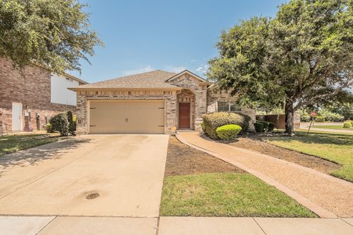 5896 Vista Heights Ln, Grand Prairie, TX, 75052-8559 | Card Image
