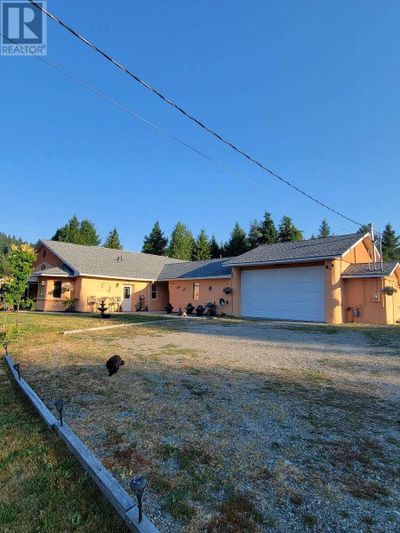 405 Elkhorn St, House other with 3 bedrooms, 2 bathrooms and 10 parking in Greenwood BC | Image 1