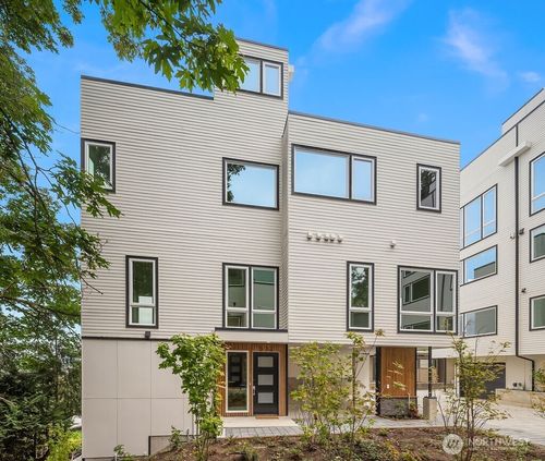 532 W Barrett St, Seattle, WA, 98119-1825 | Card Image