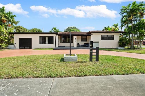 901 Apache St, Miami Springs, FL, 33166-3822 | Card Image