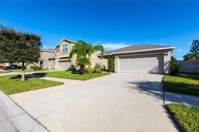 417 Serenity Mill Loop, House other with 3 bedrooms, 2 bathrooms and null parking in Ruskin FL | Image 2