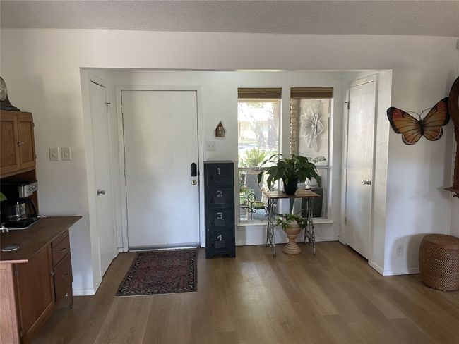 9206 Robins Nest Ln, House other with 3 bedrooms, 2 bathrooms and 2 parking in Austin TX | Image 4