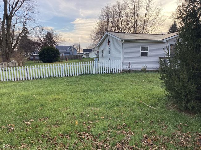 1293 W Oak St, House other with 3 bedrooms, 2 bathrooms and null parking in Macy IN | Image 4