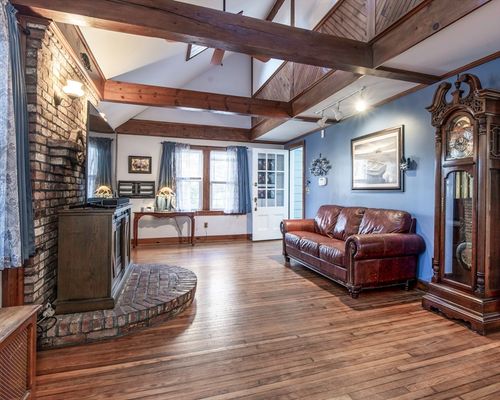 39 Central St, Middleton, MA, 01949-1716 | Card Image