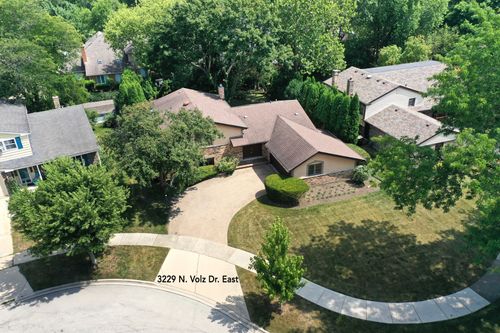 3229 N Volz Dr E, Arlington Heights, IL, 60004-1641 | Card Image