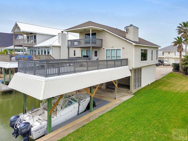 301 Commander Dr, House other with 3 bedrooms, 2 bathrooms and 1 parking in Tiki Island TX | Image 25