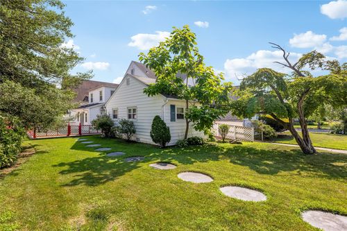 24 Lawrence Ave, Rockville Centre, NY, 11570-3651 | Card Image