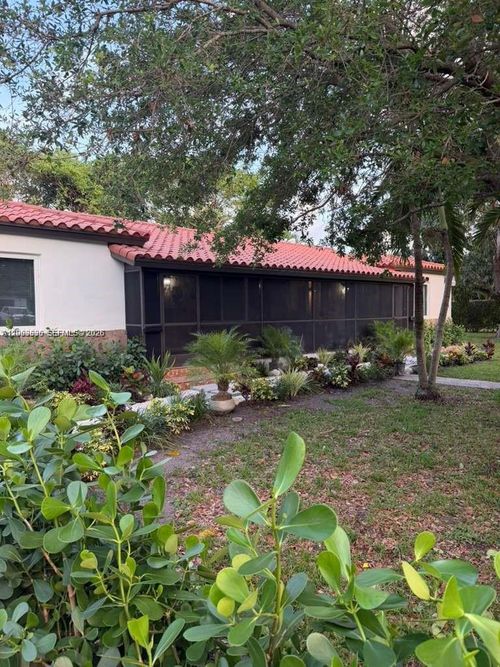 11203-11201 Ne 10th Ave, Biscayne Park, FL, 33161-6713 | Card Image