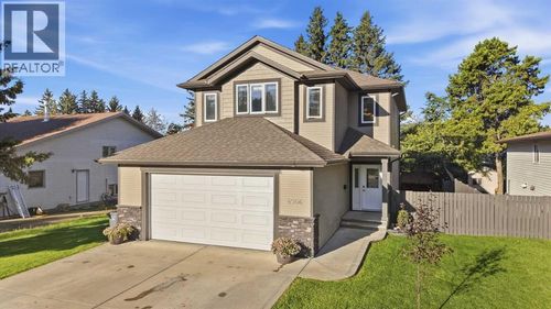 4906 43 St, Ponoka, AB, T4J1C2 | Card Image